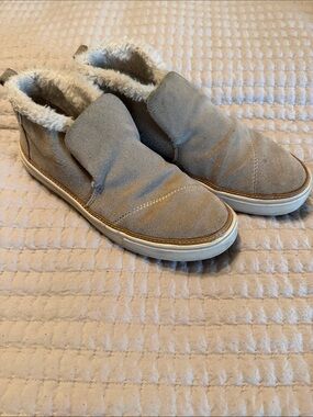 Toms Women's Slip-On Suede Loafers with Faux Fur - Light Gray